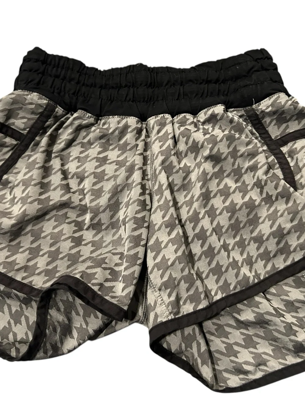 Lululemon Tracker short size 2 - Picture 3 of 4